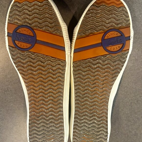 ~~Keds Womens 9.5  Gray Felt Shoes with Purple Laces      ALL FOOTWEAR ITEMS ARE - Picture 6 of 7